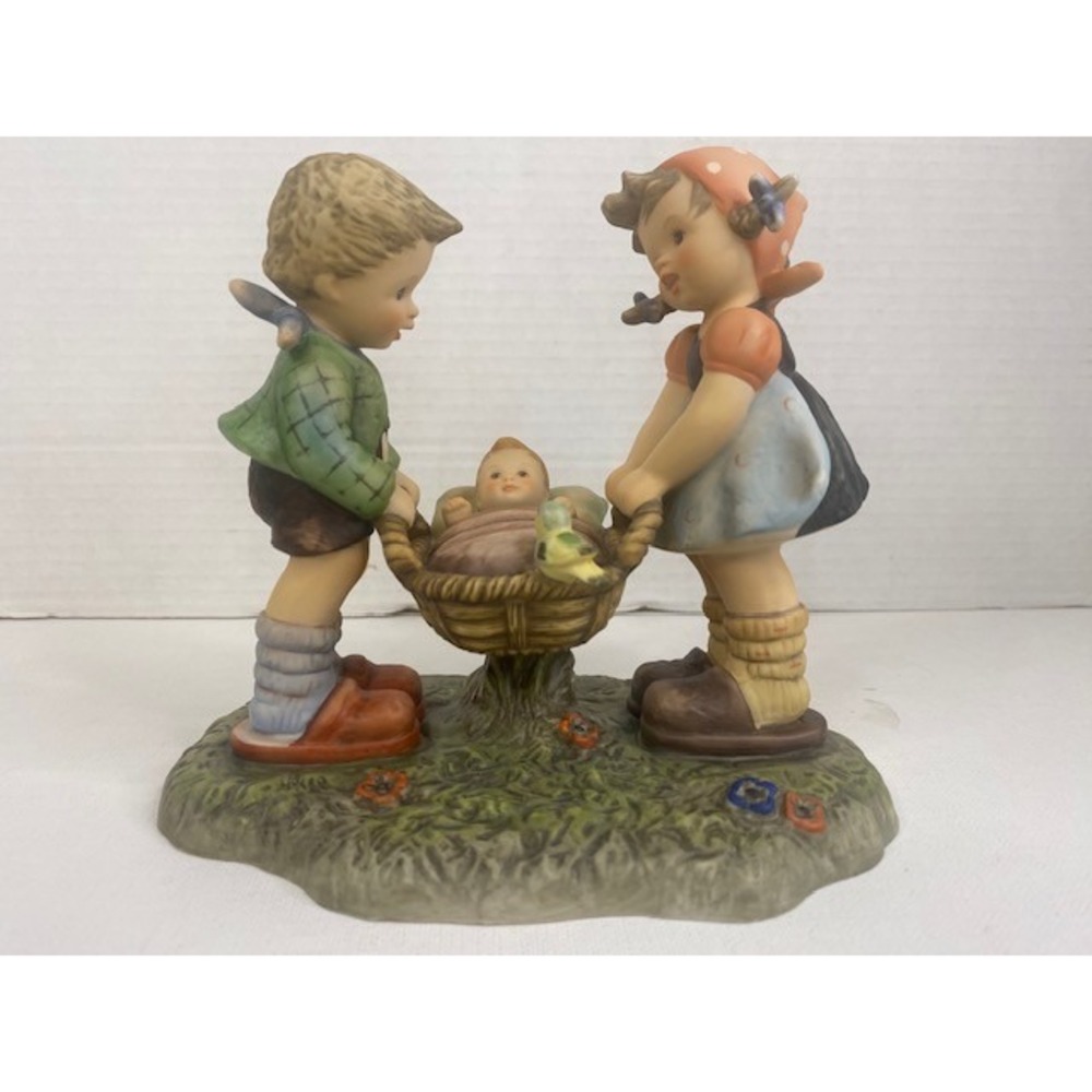 Goebel‎ Berta Hummel 'Special Delivery' BH 10 Figurine 1996**VINTAGE